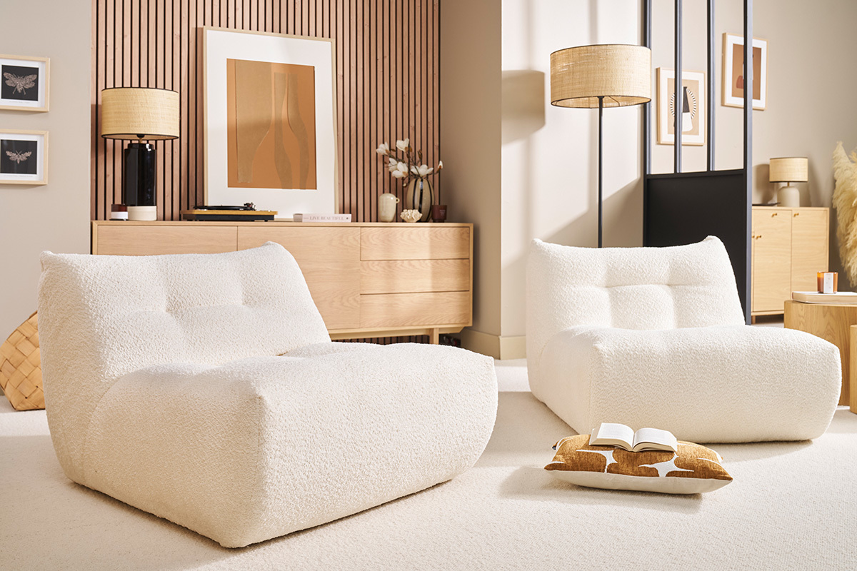 Fauteuil lounge en tissu bouclette blanc cass BUMPY