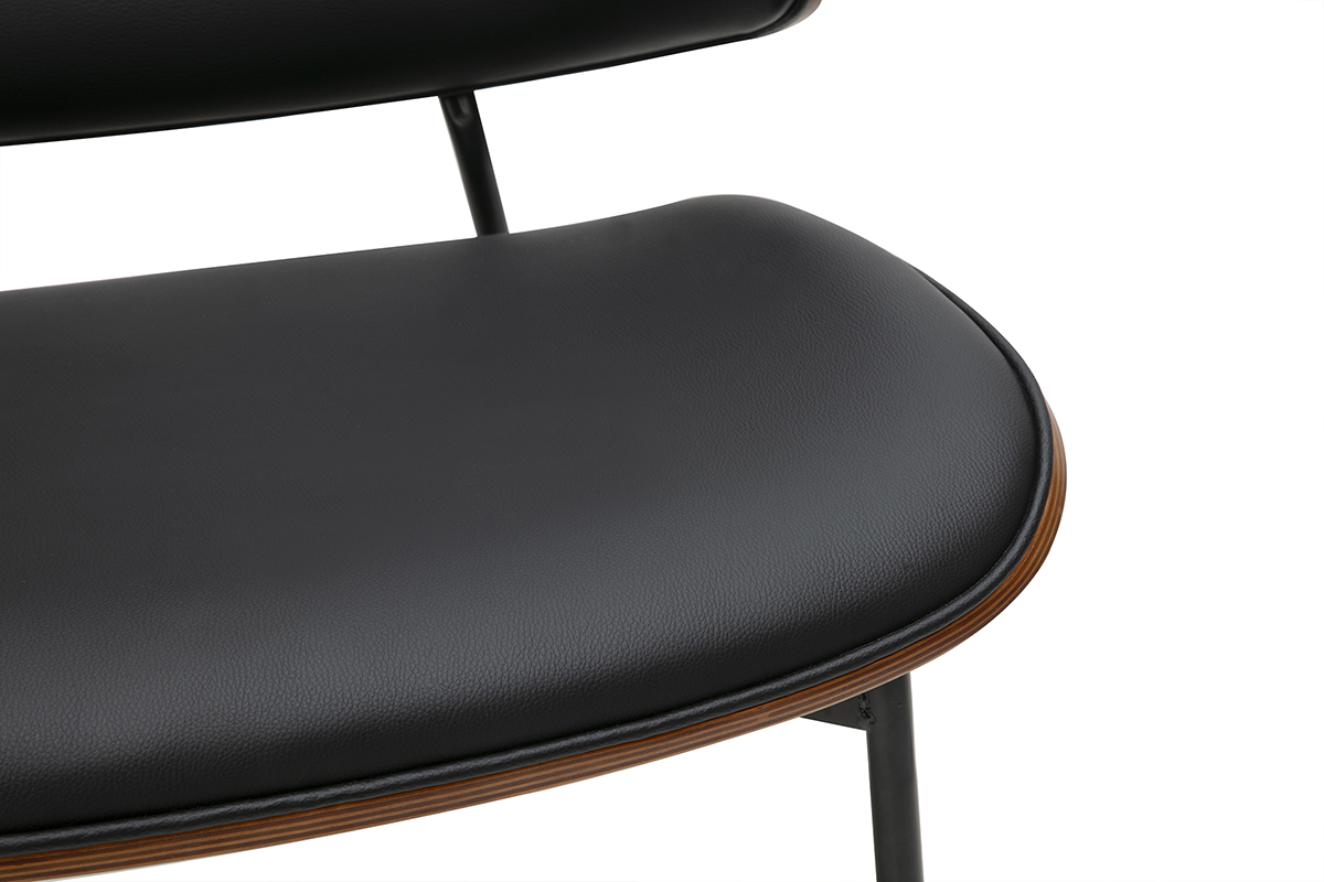 Gros plan sur l'assise et le dossier d'un fauteuil noir FABULO en bois fonc et mtal.