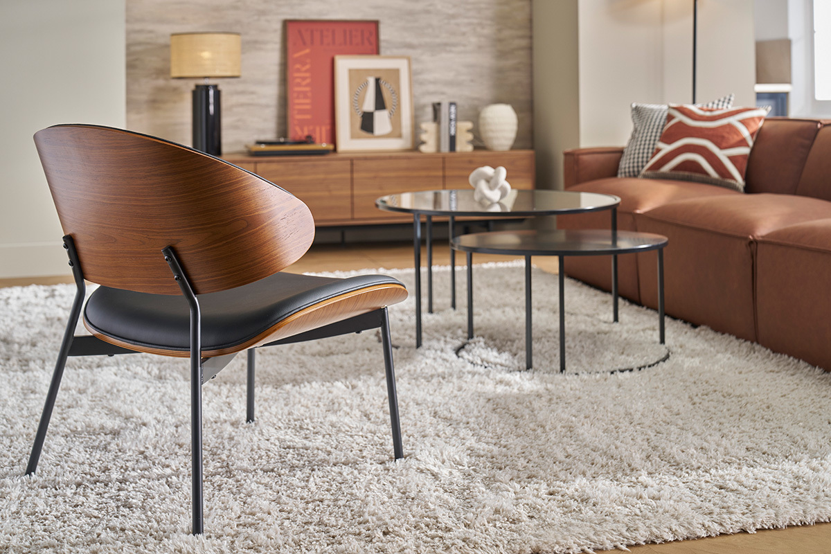 Fauteuil noir, bois fonc et mtal noir FABULO