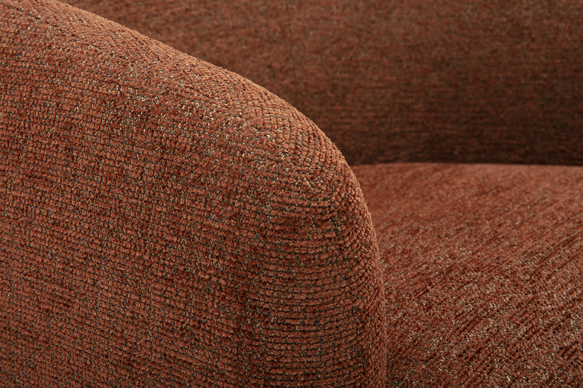 Gros plan sur le tissu effet chenille terre br�l�e du fauteuil pivotant BOWIE.