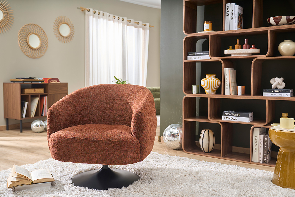 Fauteuil pivotant BOWIE en tissu effet chenille bross� terre br�l�e sur tapis, vue de face.