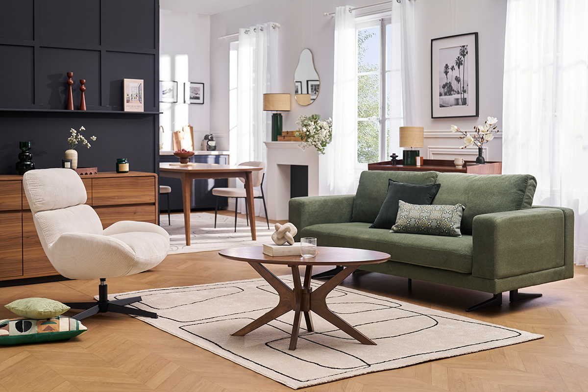 Fauteuil pivotant KLEM en tissu velours, avec m�tal noir, dans un int�rieur moderne.