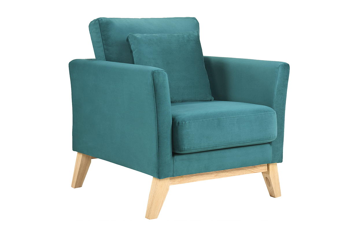 Fauteuil scandinave bleu p�trole, velours et bois clair, vue de trois-quarts.