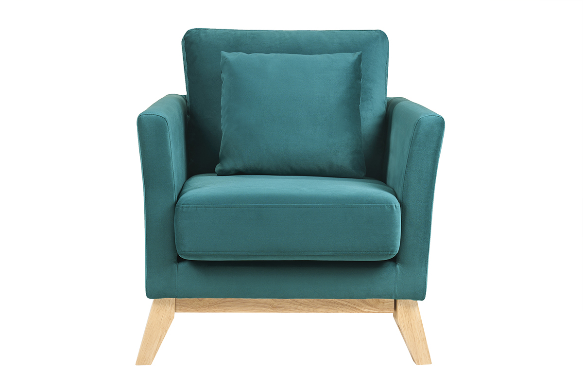 Fauteuil scandinave en velours bleu p�trole avec pieds en bois clair, vue de face.