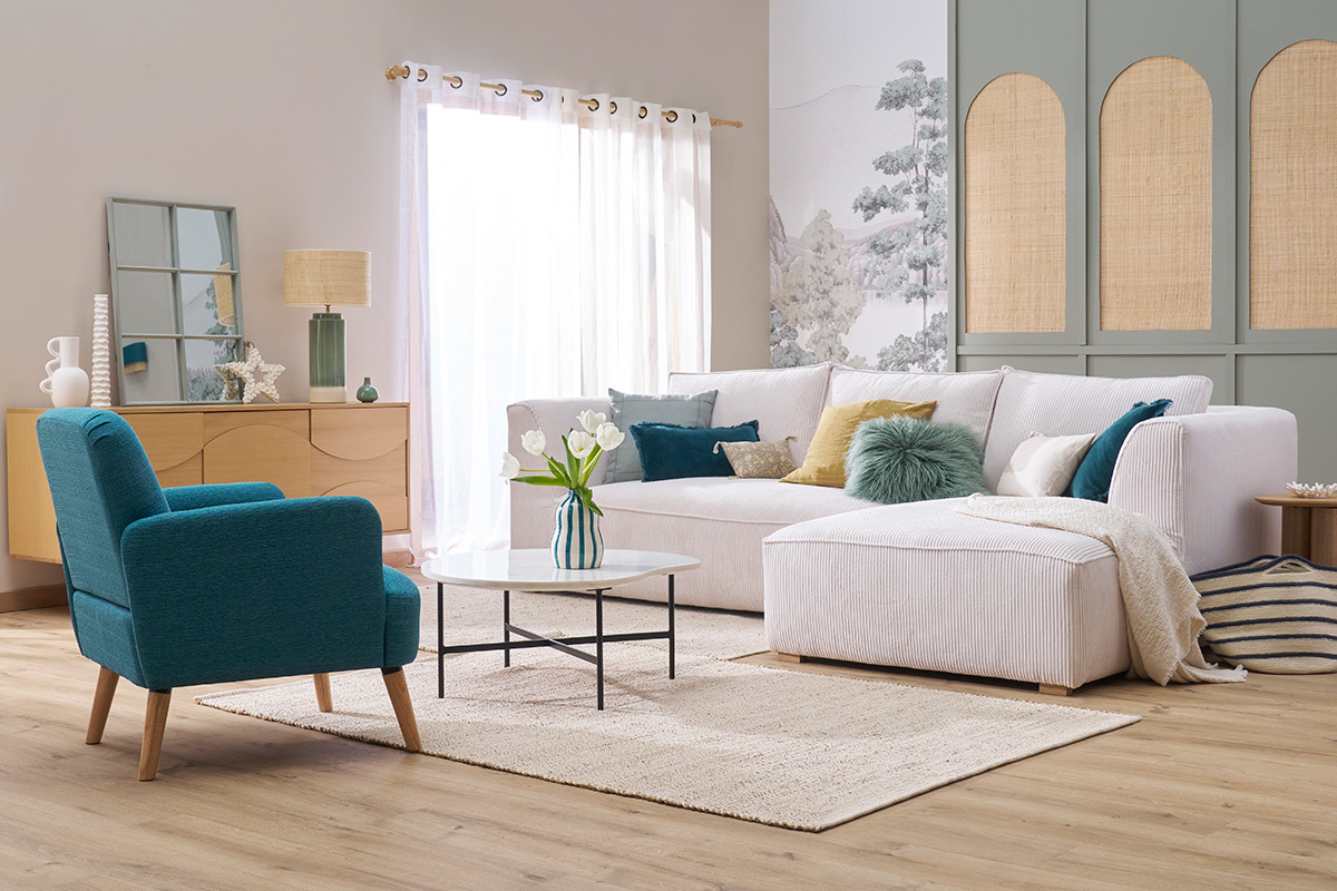 Fauteuil scandinave en tissu bleu canard et bois clair ISKO