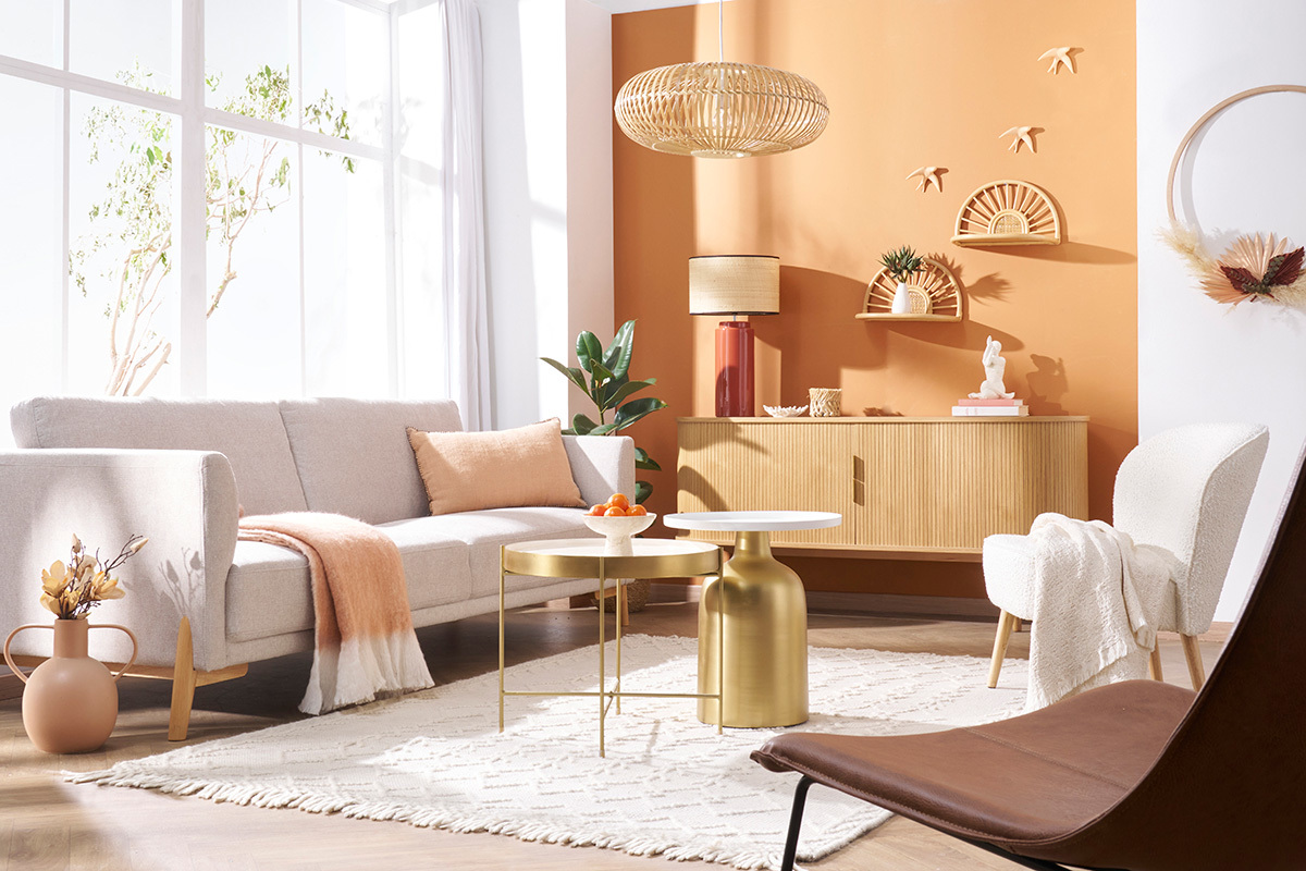 Fauteuil scandinave en tissu effet laine boucl�e blanc cass� et bois clair AMANITA