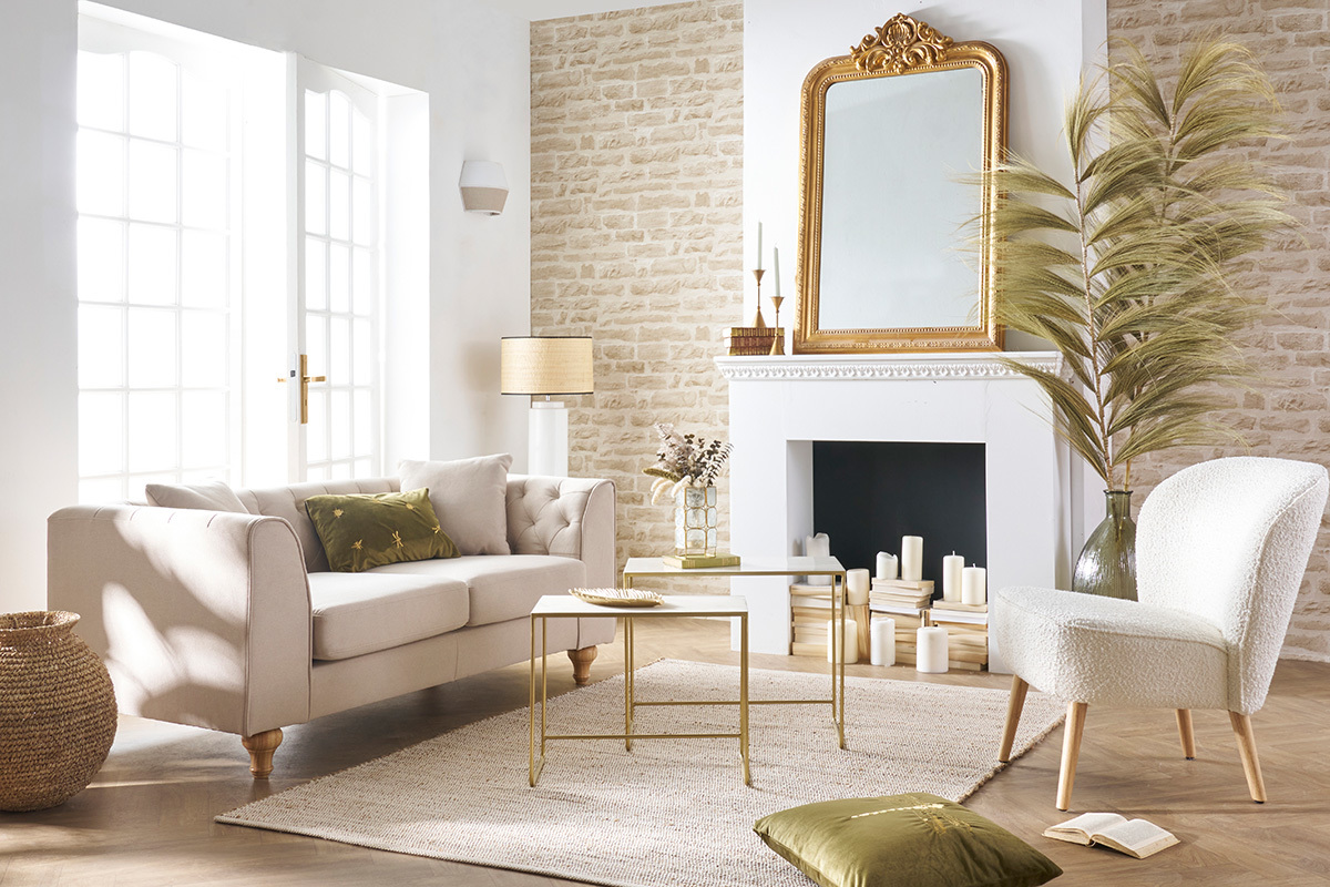 Fauteuil scandinave en tissu effet laine boucl�e blanc cass� et bois clair AMANITA