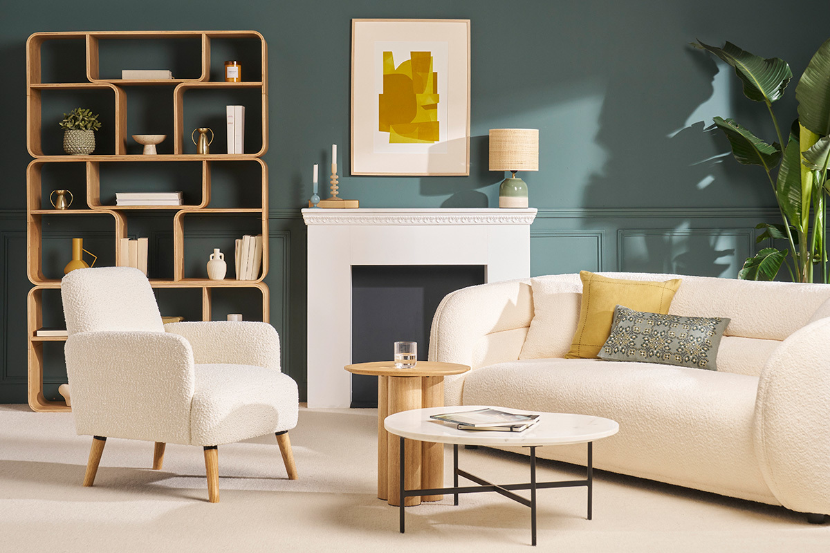 Fauteuil scandinave en tissu effet laine boucle blanc cass et bois clair ISKO