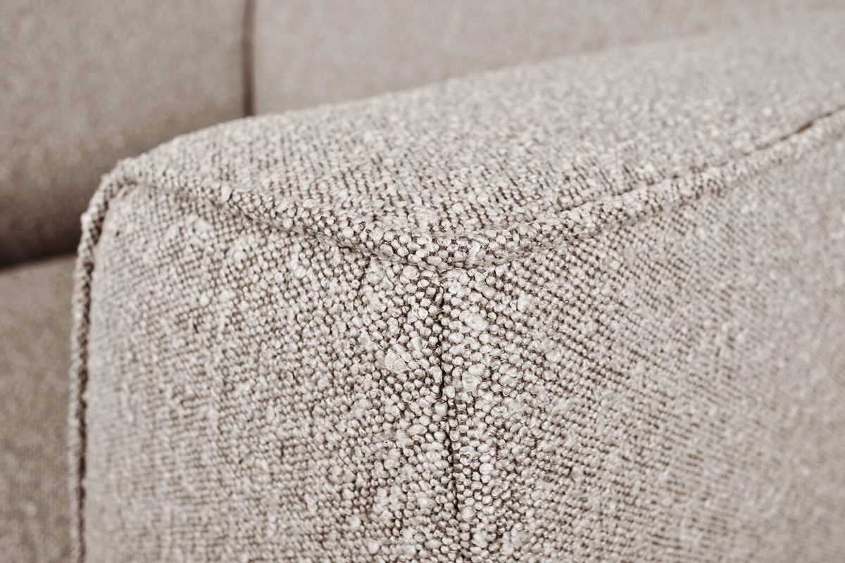 Fauteuil scandinave en tissu effet laine boucl�e taupe et bois clair MORRIS