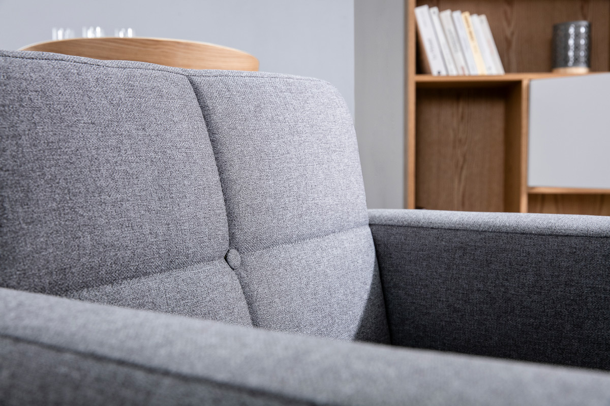 Fauteuil scandinave en tissu gris clair et bois ELFE