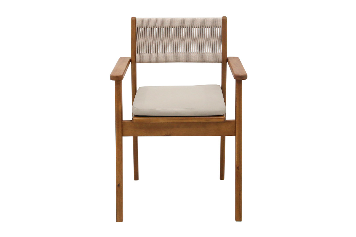 Fauteuil de jardin en bois massif avec corde tress�e, coussin beige, vue de face.