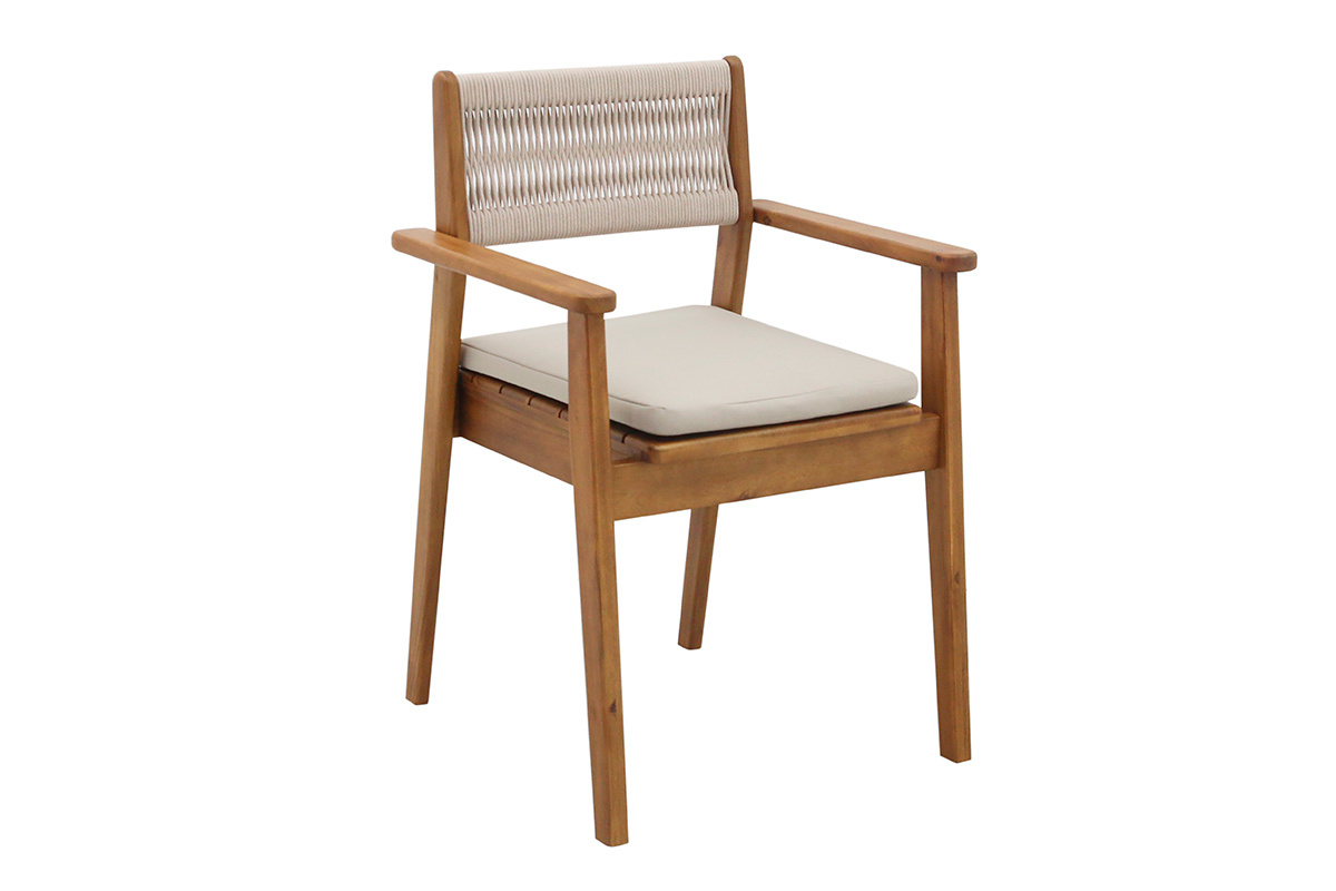 Fauteuil de jardin en bois d'acacia et corde, vue 3/4 avec coussin beige.