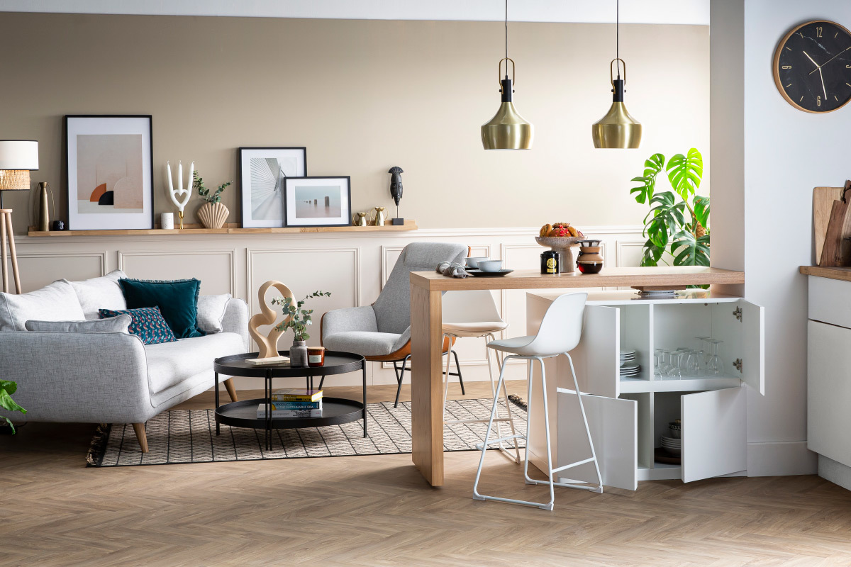�lot table de bar blanc mat et ch�ne avec rangement, tabouret blanc, dans un salon moderne.