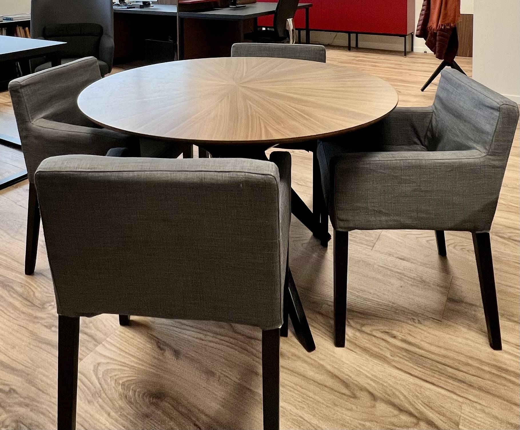 Table à manger design ronde chêne D120 cm DIELLI - Miliboo