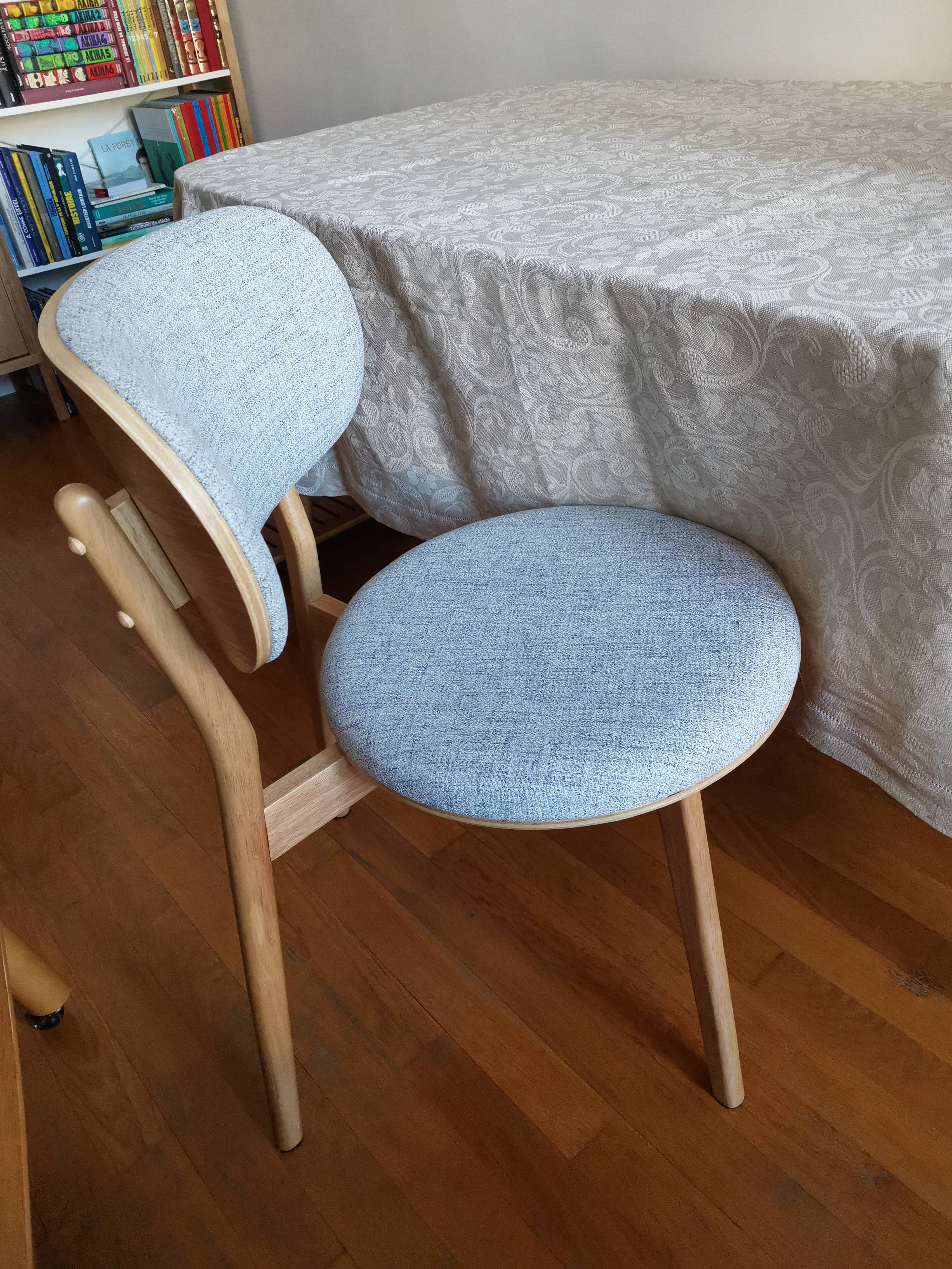 Chaises Scandinaves En Tissu Gris Clair Et Bois Clair Massif lot De 2 chaises-scandinaves-en-tissu-gris-clair-et-bois-clair-massif-lot-de-2