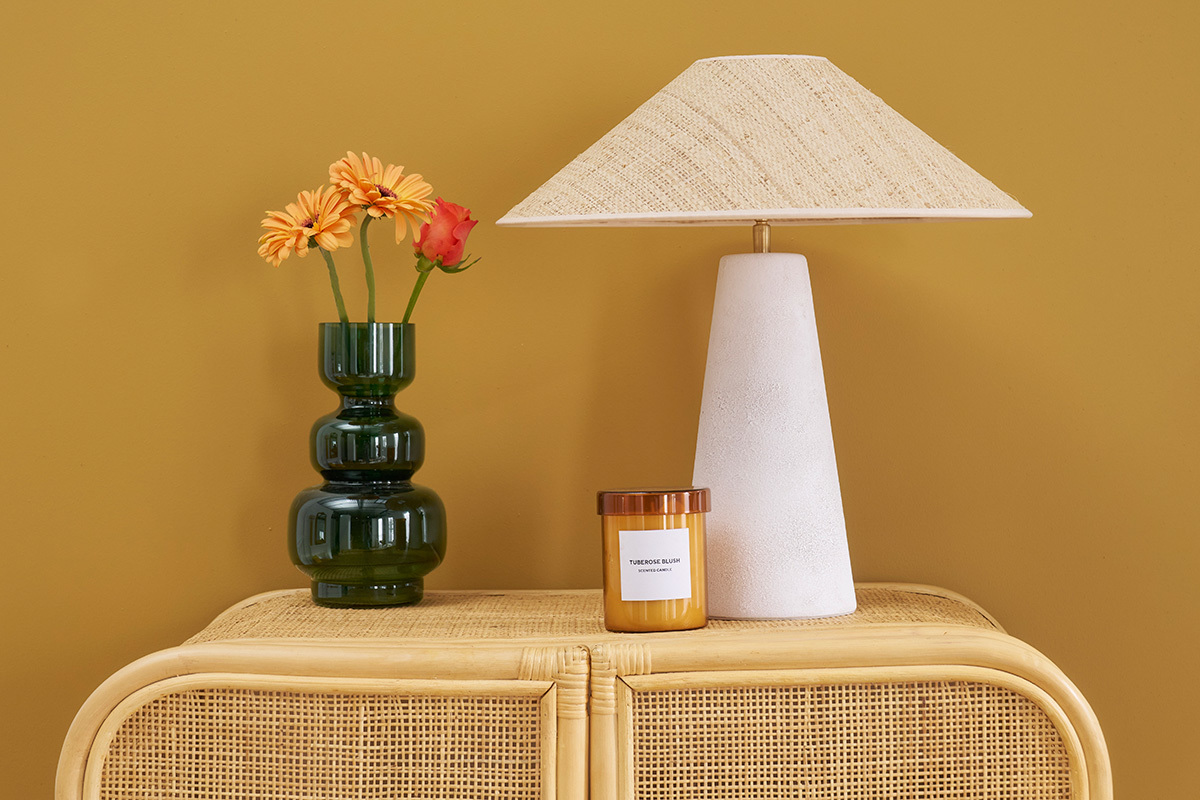 Lampe  poser blanche en cramique et abat-jour en rabane H47 cm JUNI