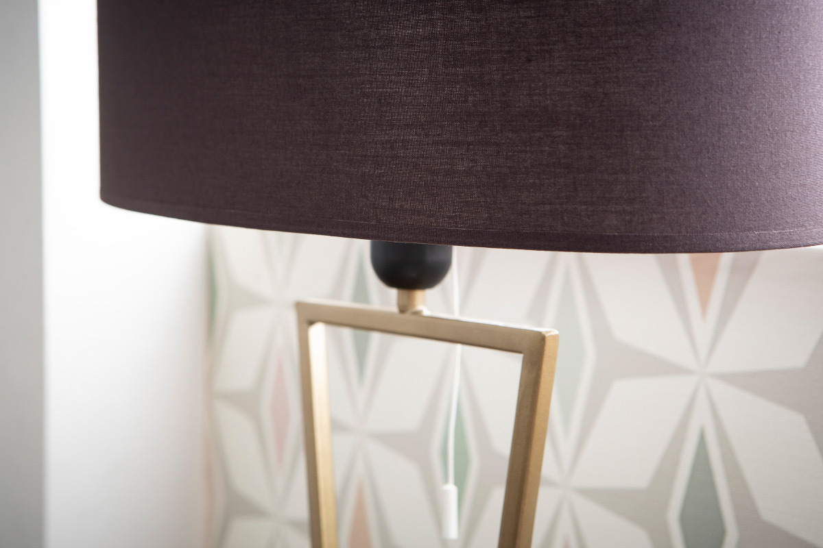 Lampe � poser design pieds crois�s dor�s MADAM