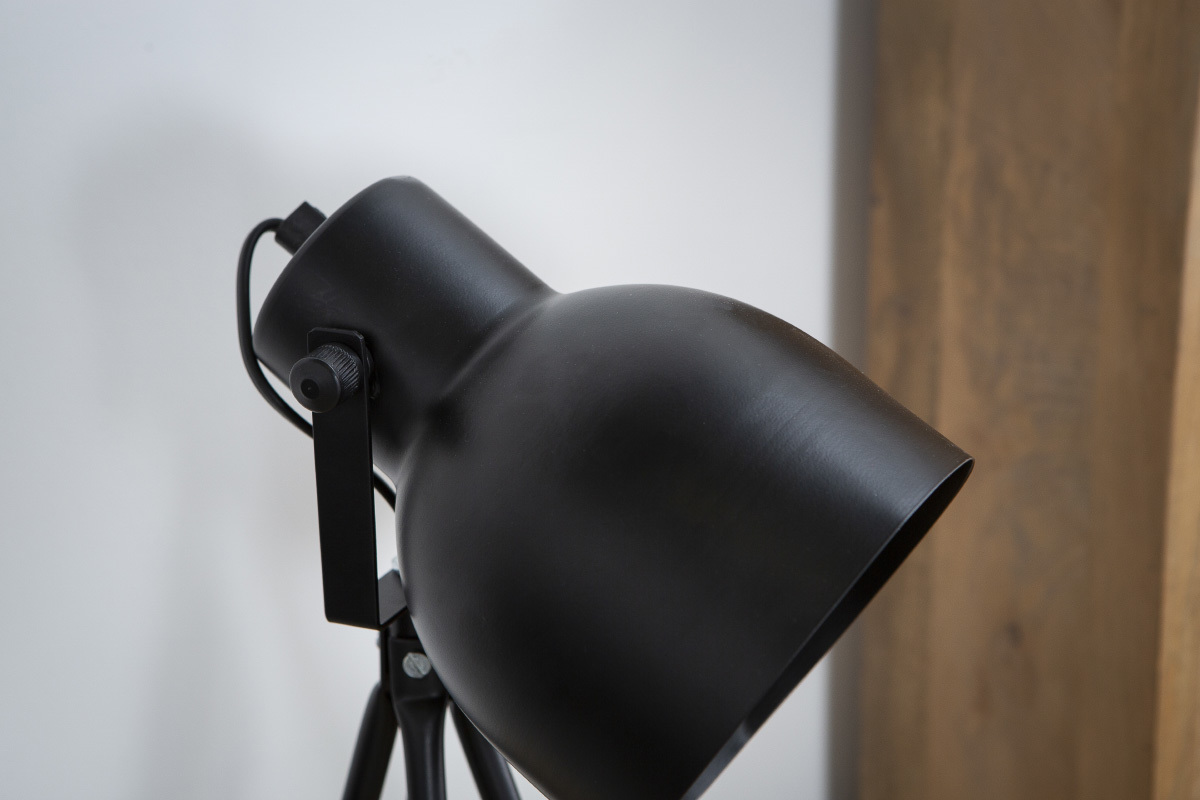 Lampe  poser design trpied acier noir CITY