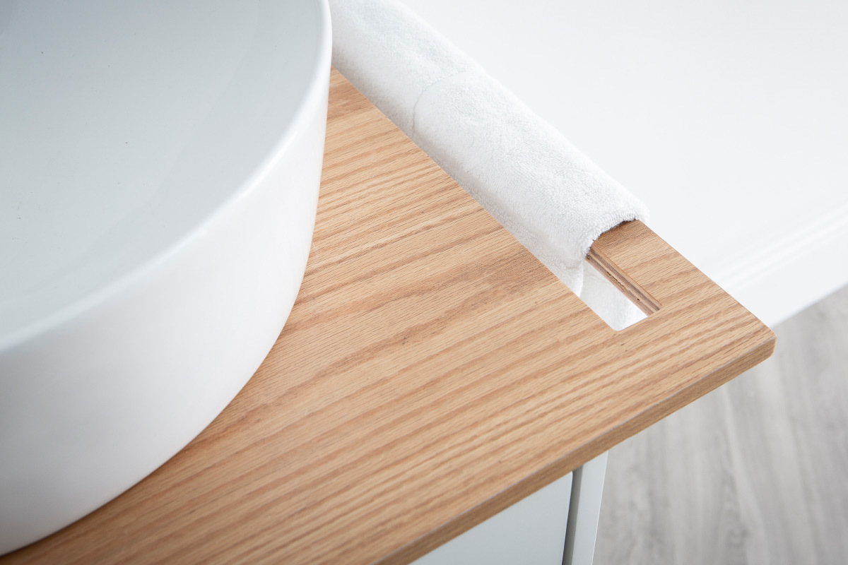 Meuble de salle de bain : vasque, meuble sous vasque une porte chne et blanc et miroir TOTEM