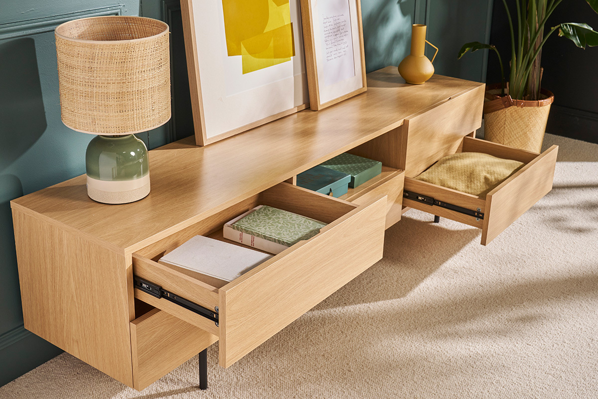 Meuble TV design avec rangements finition bois clair chne et mtal noir L180 cm ALASKA