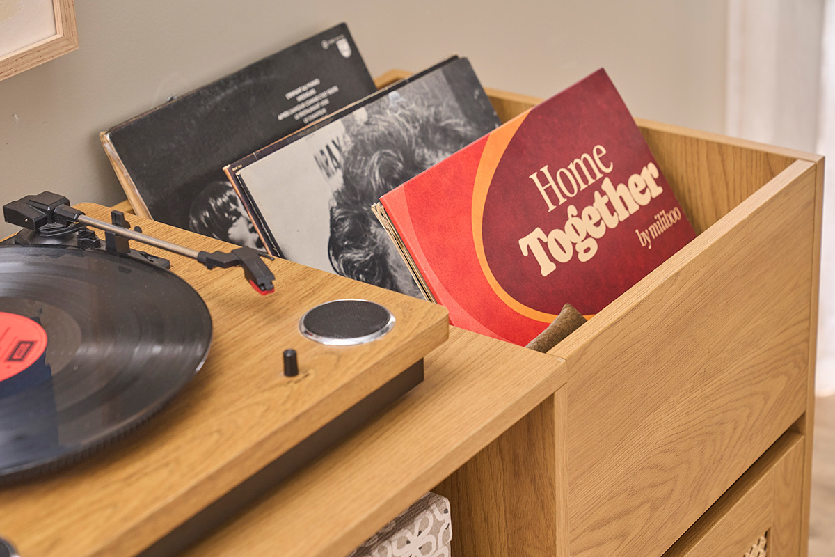 Meuble vinyle finition bois clair ch�ne et cannage rotin L95 cm ALICANTE