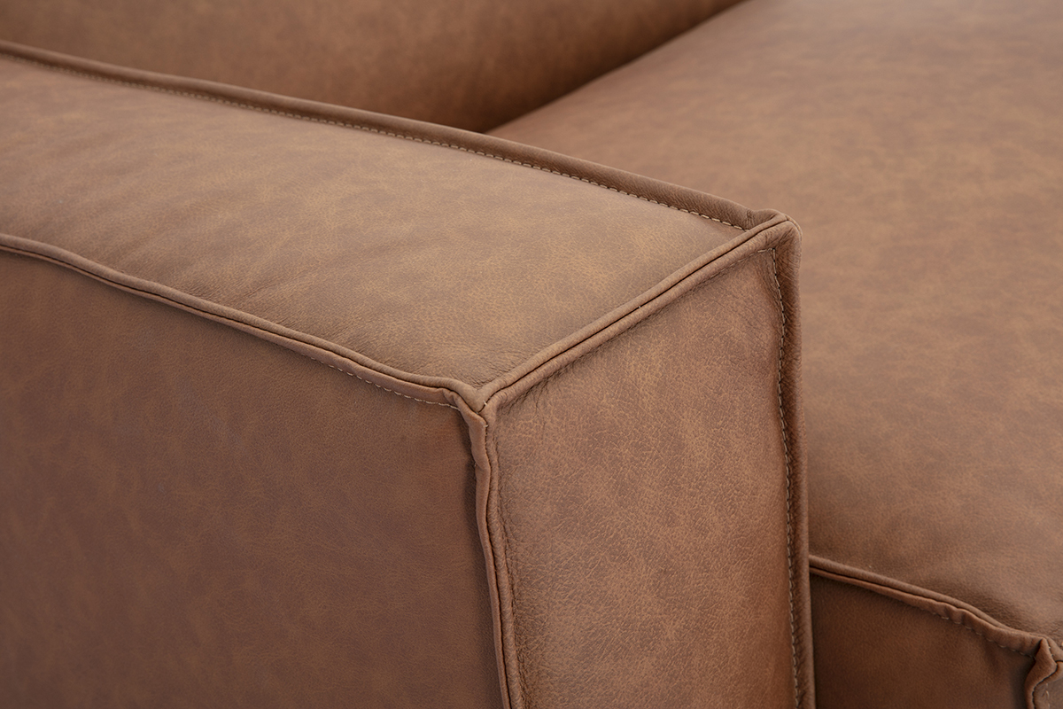 Zoom accoudoir canap cuir marron, style vintage et confortable