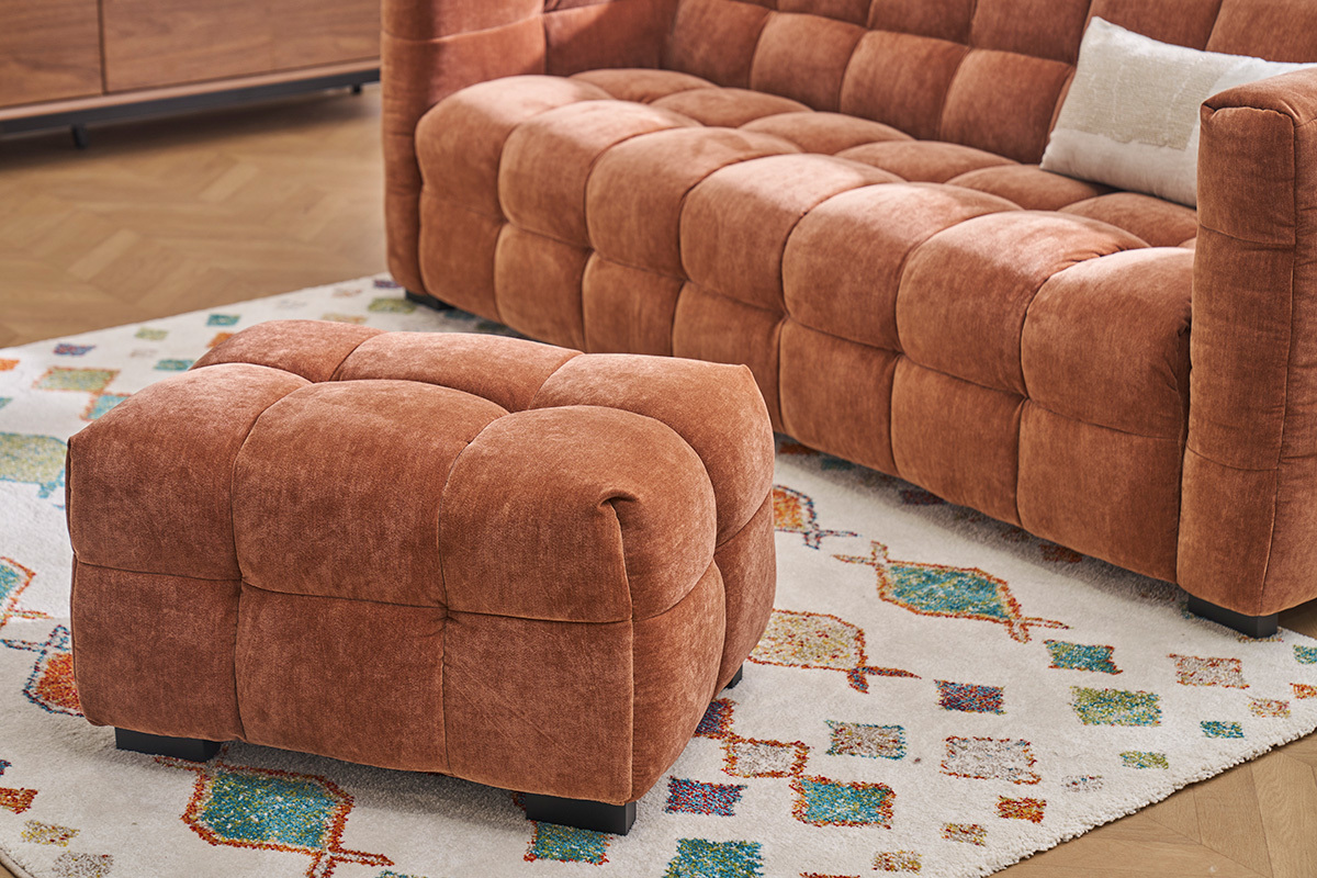 Pouf repose-pieds design en tissu effet velours terre brle CORTO