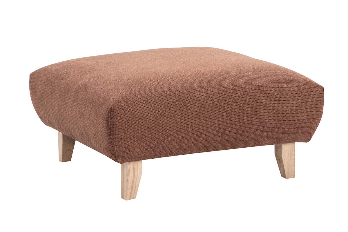 Pouf carr� en tissu terre br�l�e avec pieds en bois clair, vue de 3/4.