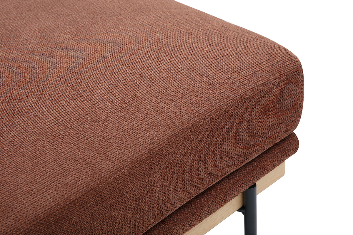 Vue rapproch�e du pouf repose-pieds en tissu chenille terre br�l�e avec structure en m�tal noir