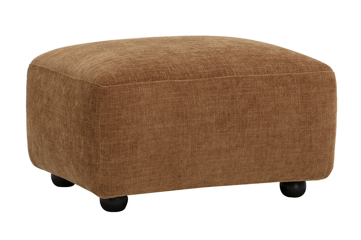 Pouf repose pieds rectangulaire en tissu effet velours textur� terre br�l�e, vue de trois-quarts.