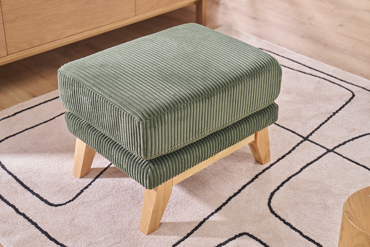 Pouf scandinave en velours c�tel� vert kaki avec pieds en bois clair, vue de dessus.