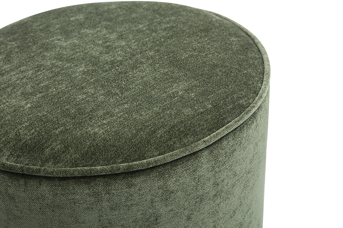 Pouf rond en tissu effet velours vert kaki, vue rapproch�e.