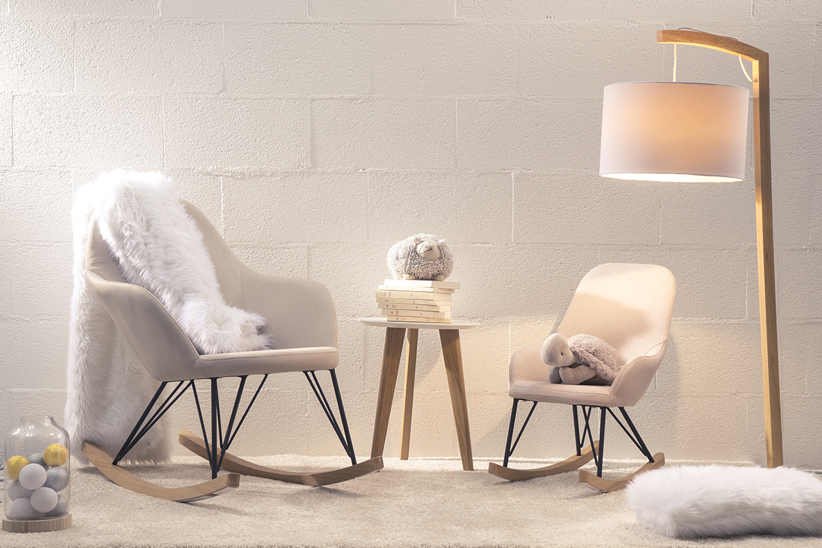 Rocking chair enfant tissu rose poudr� pieds m�tal et fr�ne JHENE