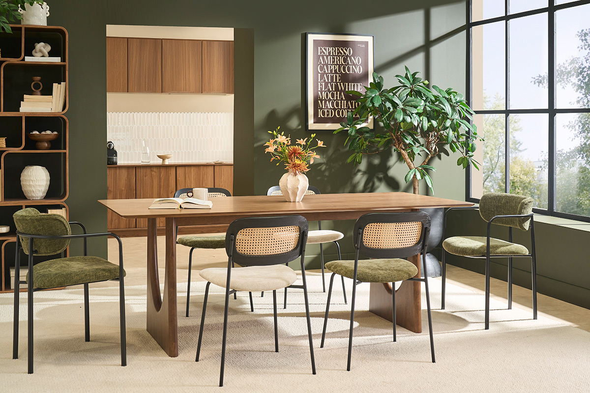 Table � manger rectangulaire KUALA avec six chaises autour, vue d'ensemble dans un int�rieur contemporain