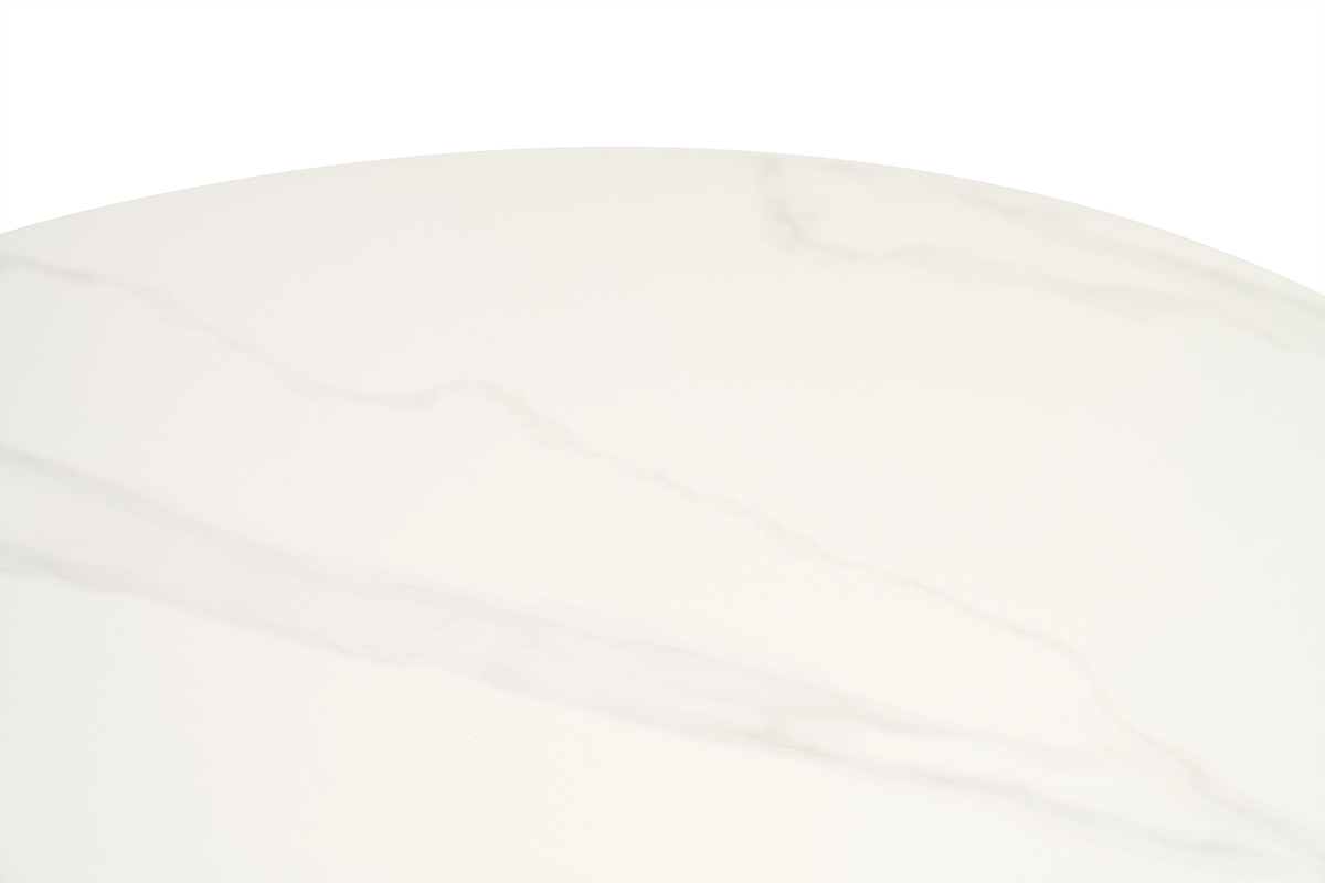 Gros plan sur le plateau en cramique blanche de la table  manger design ronde MALOU.