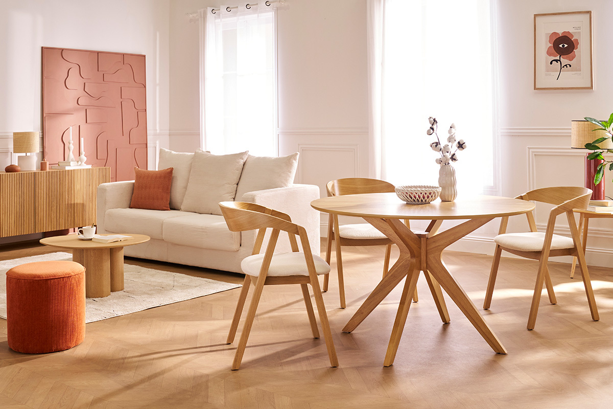 Table  manger ronde en noyer avec pieds entrecroiss, vue d'intrieur design.