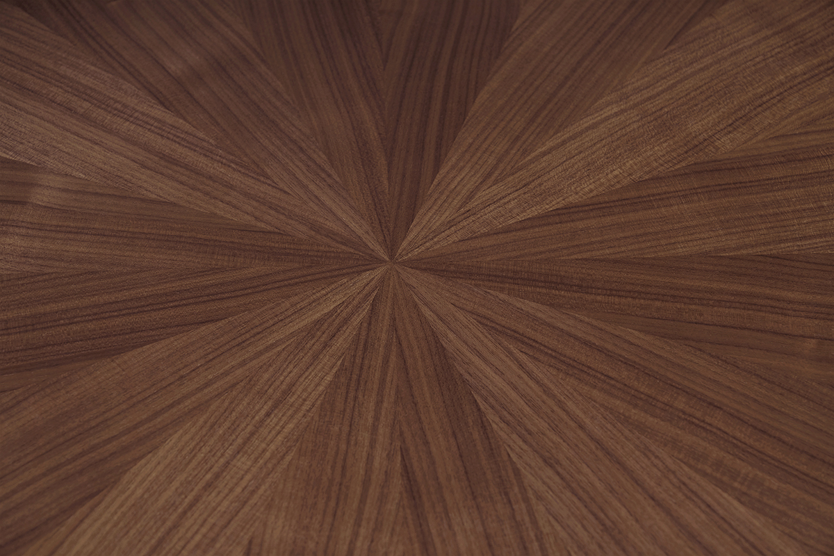 Dtail du plateau en placage noyer de la table ronde DIELLI.