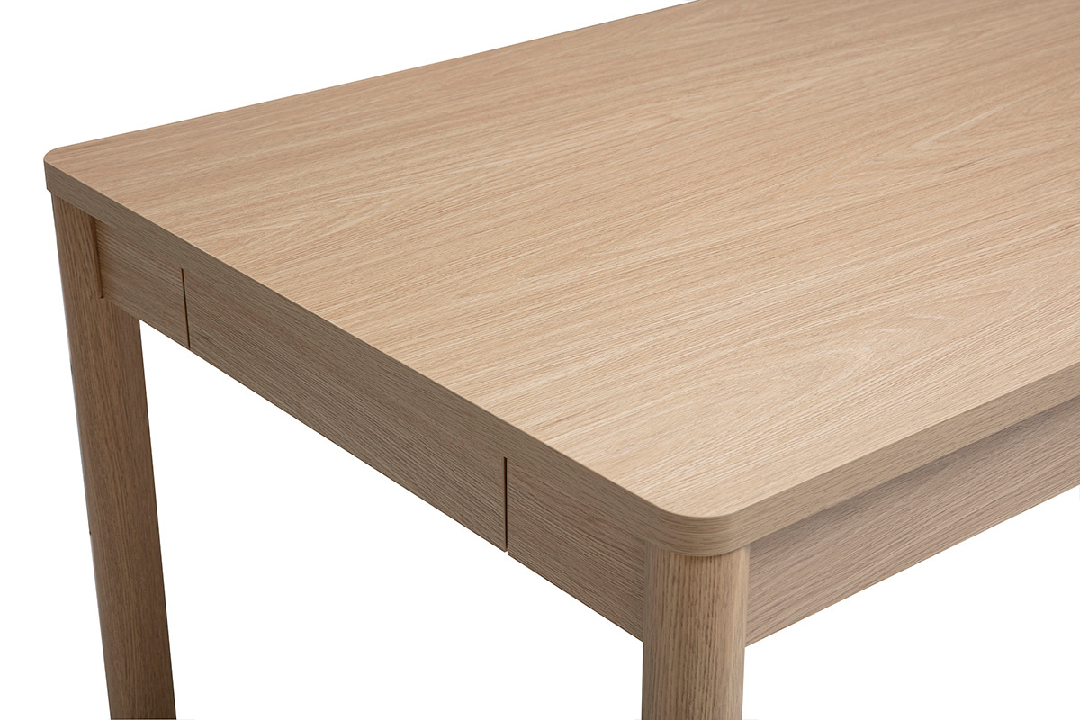 Table � manger rectangulaire en bois clair ch�ne, vue de dessus avec d�tails du plateau et des pieds.