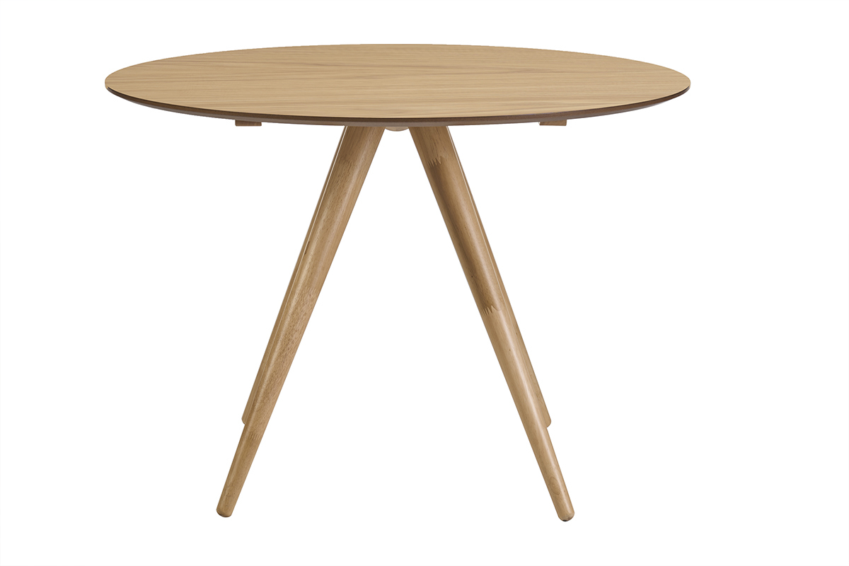 Table � manger ronde en bois clair avec pieds en bois, vue de face