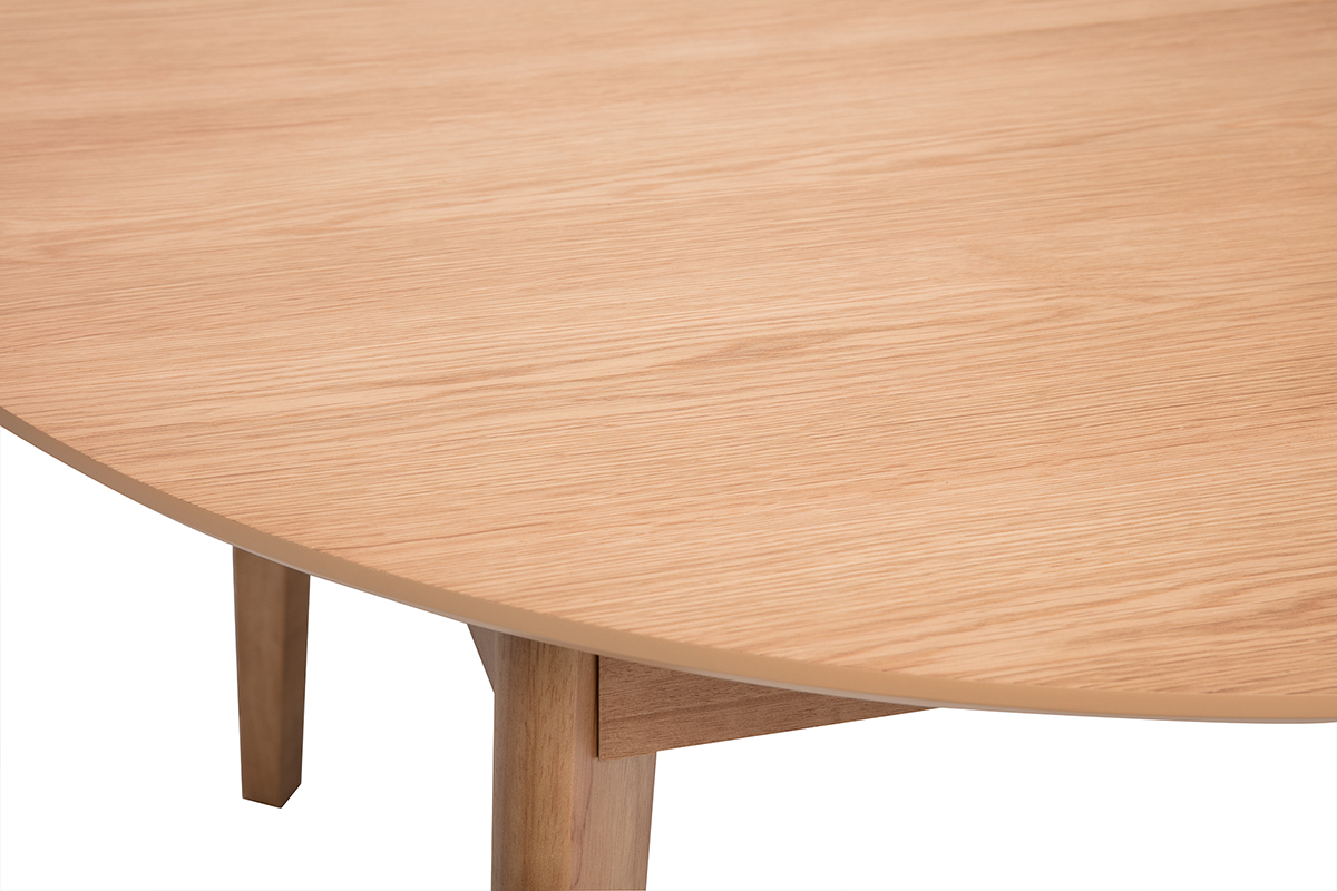 Table ronde en bois clair ch�ne, vue partielle du plateau et des pieds.