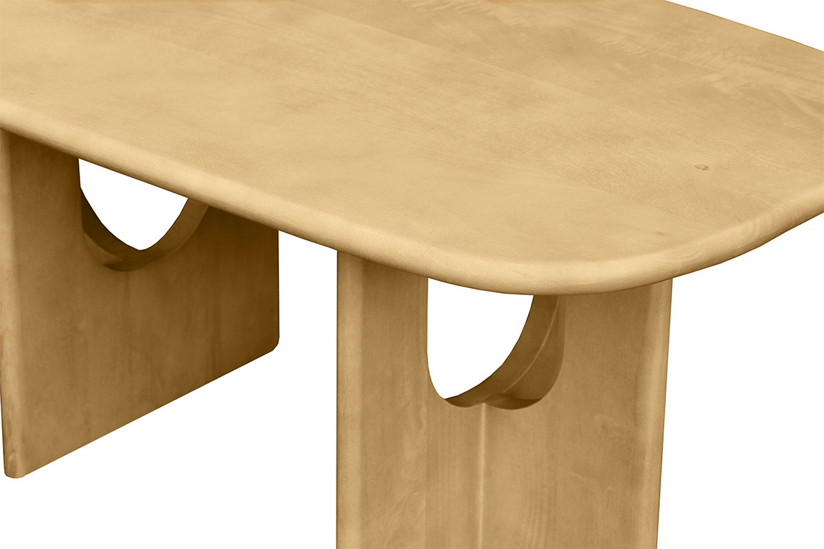 Table basse design en manguier massif, vue de pr�s du plateau avec bords arrondis.