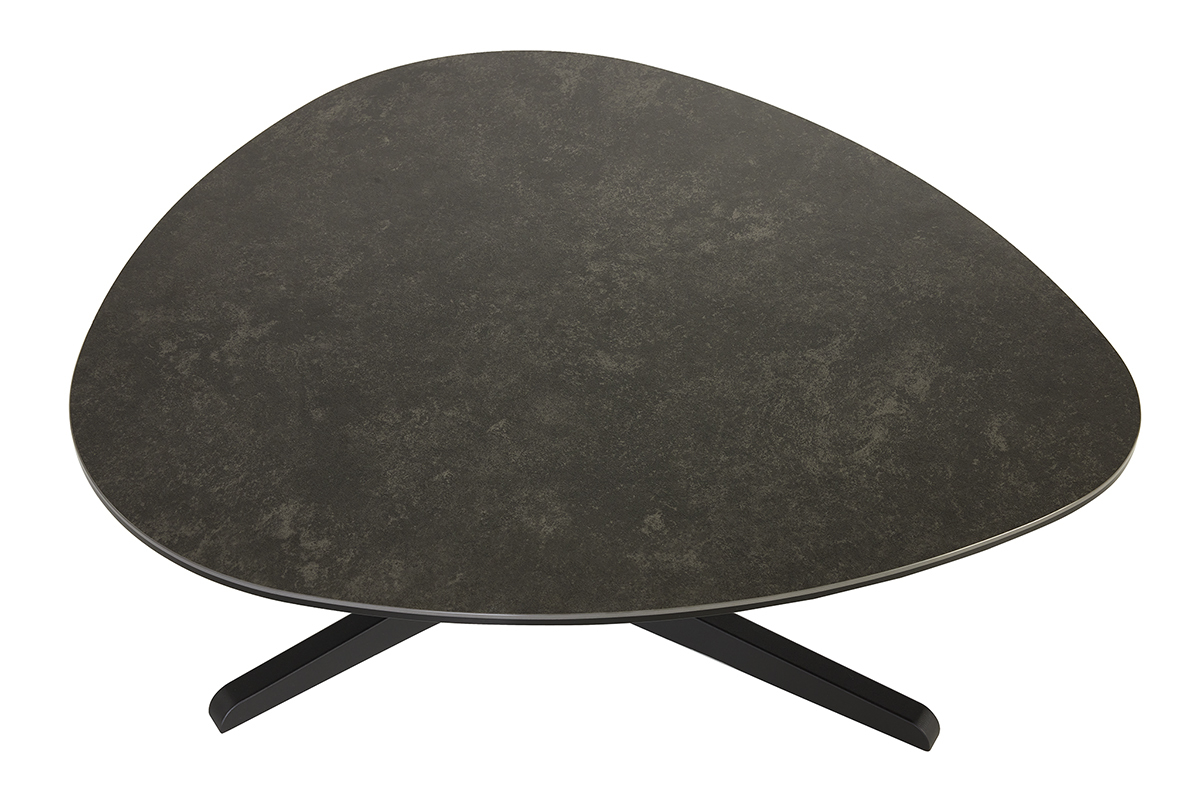 Table basse noire en c�ramique, vue de dessus, pi�tement en m�tal crois�.