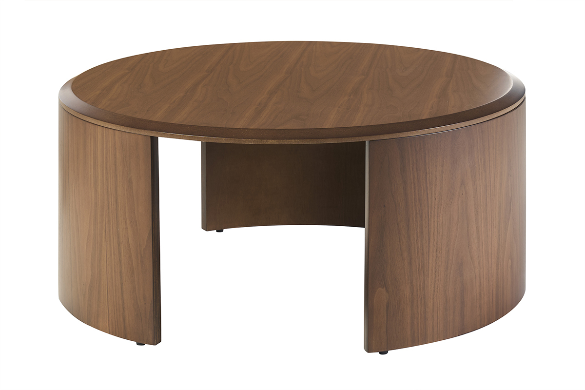 Table basse ronde en bois fonc� noyer, design sculptural, vue de 3/4.