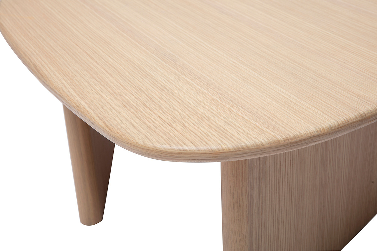 Table basse ONDINE en bois clair, angle vue d�taill�e, pieds et plateau asym�trique.