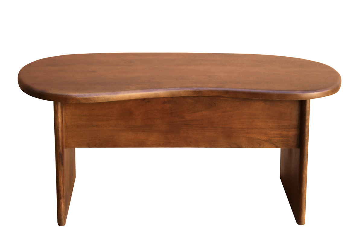 Table basse relevable design haricot en bois manguier, vue de face.