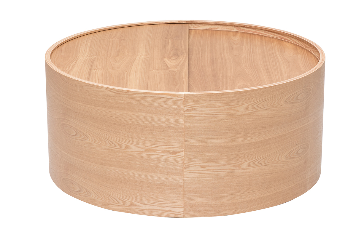 Table basse ronde en bois clair avec plateau pivotant, vue de profil.