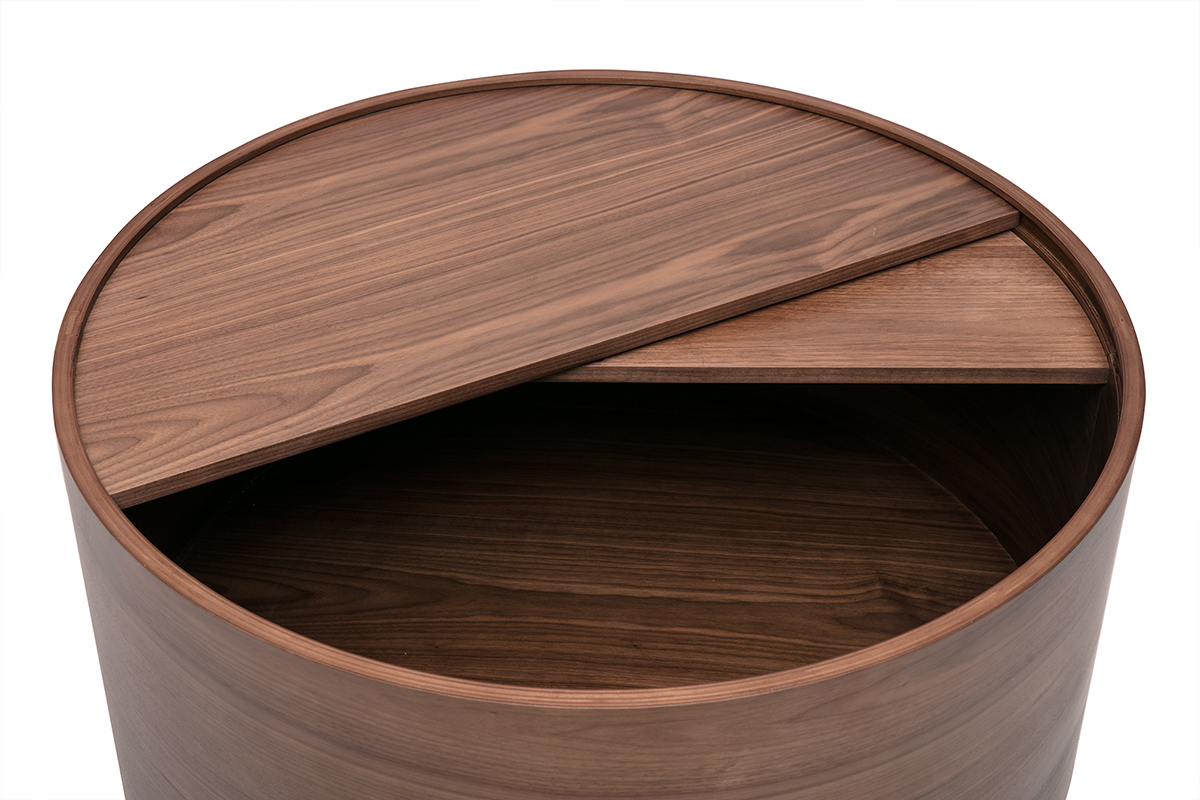Table basse ronde en bois fonc� avec plateau pivotant et rangement, vue de dessus.