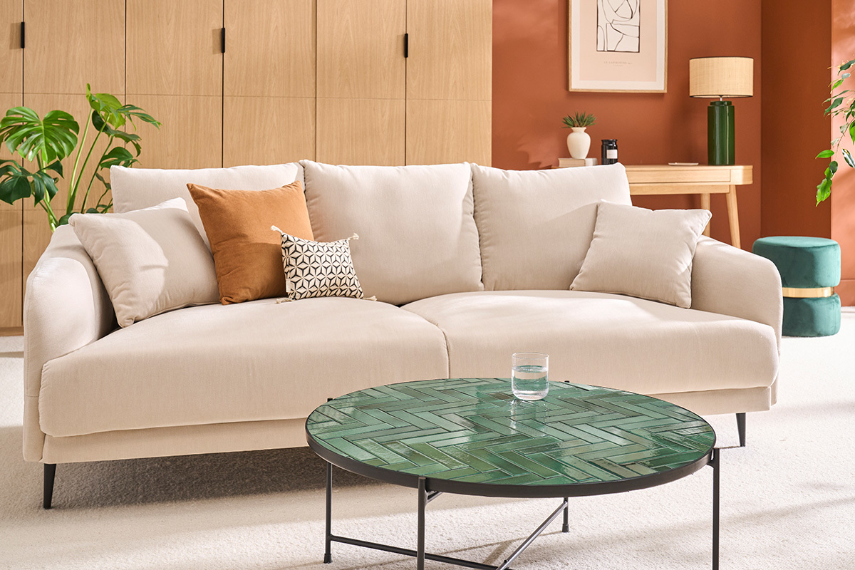 table basse verte dans salon beige