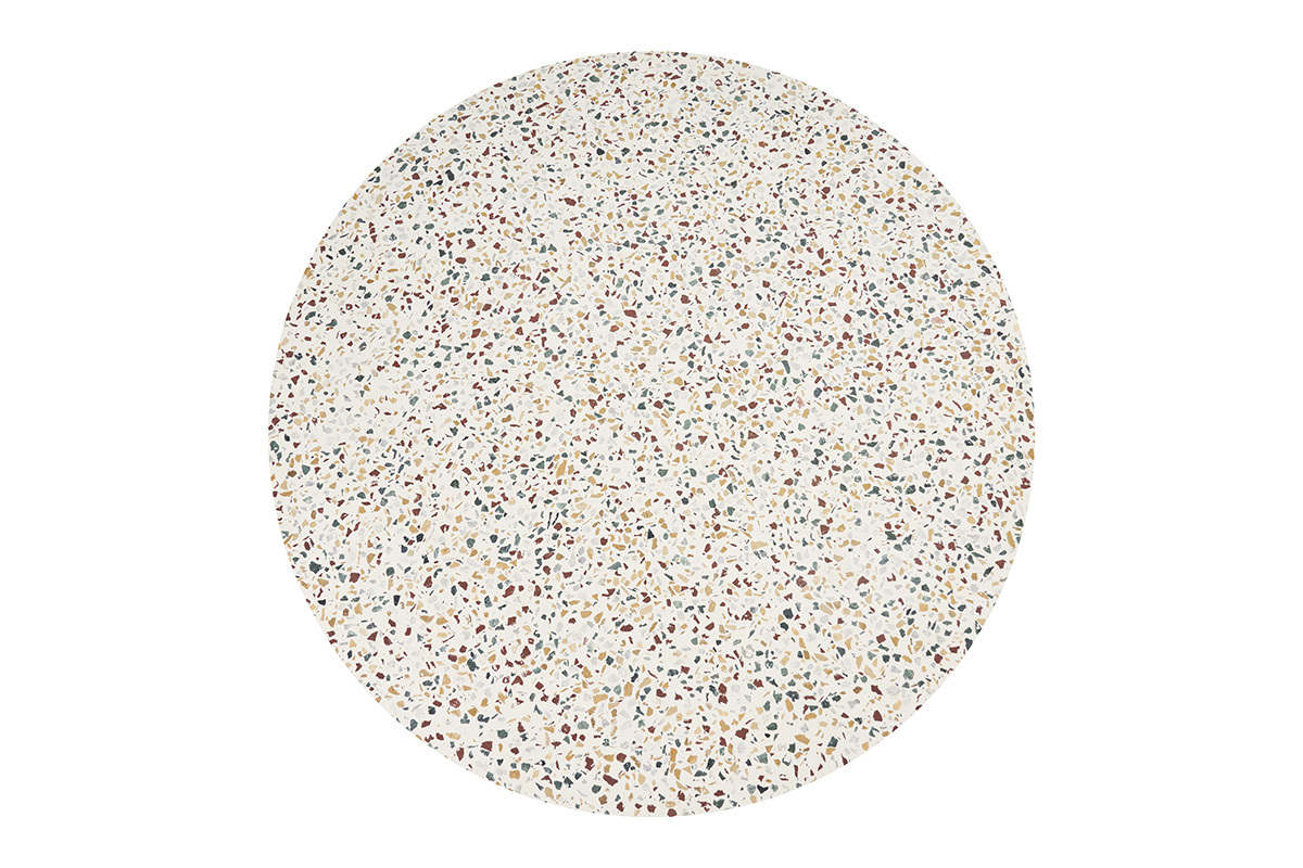 Table basse ronde en terrazzo vue du dessus, motifs multicolores.