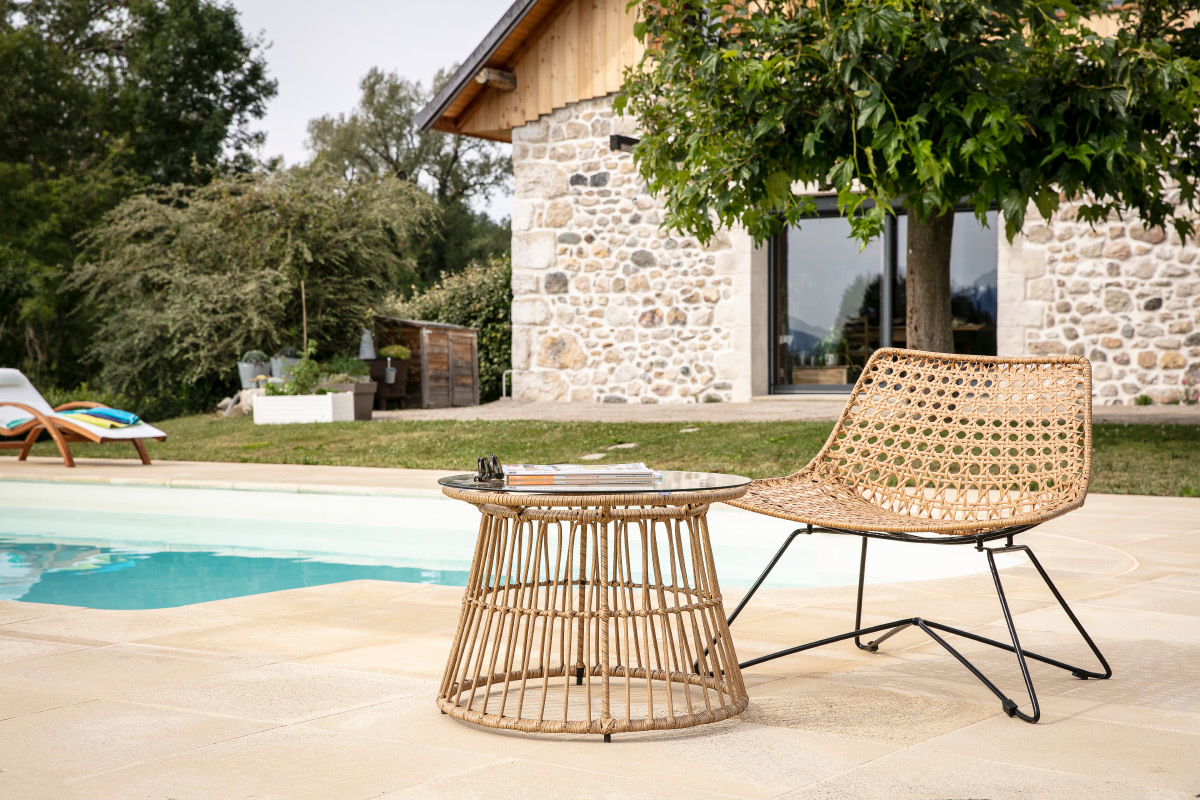 Table d'appoint en fils de r�sine fa�on rotin BELLAVISTA